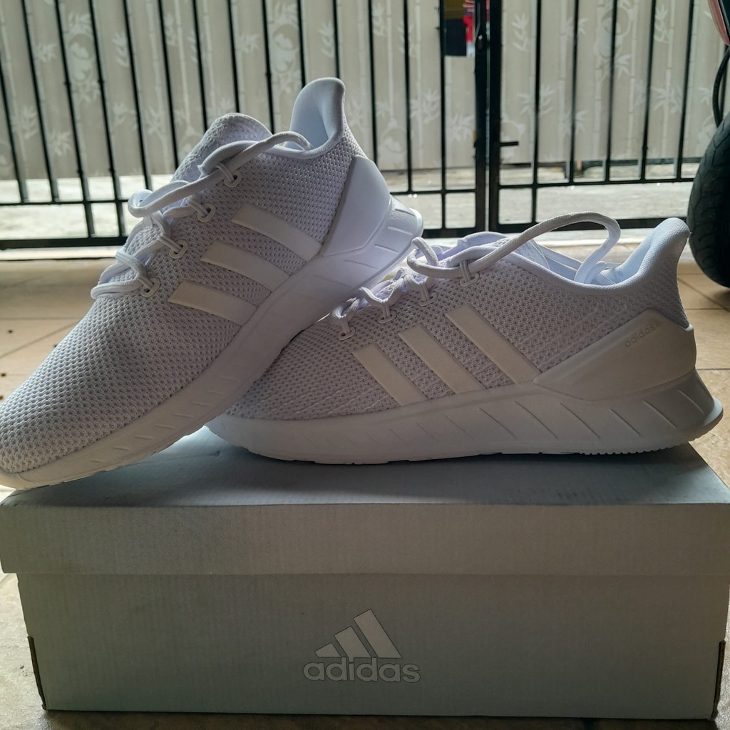 Sepatu Sneakers Adidas Questar Flow NXT [RESMI ORI dan TERMURAH]