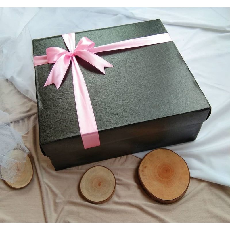 

Kotak kado hampers box 20cm