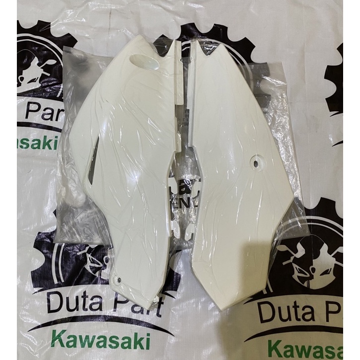 COVER BODY BELAKANG KAWASAKI KLX230 KLX 230 R PUTIH ORIGINAL