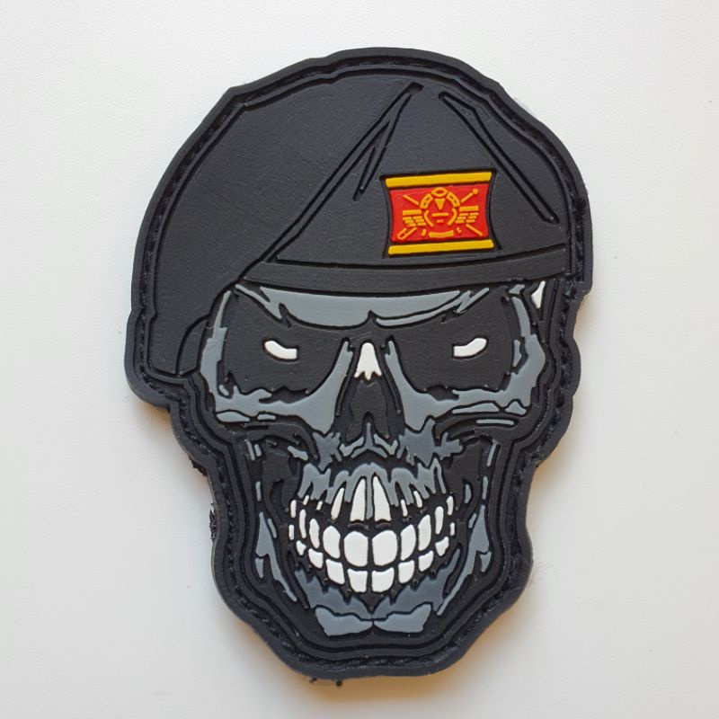 patch rubber logo tengkorak baret hitam kaveleri / tni / tempelan emblem karet velcro