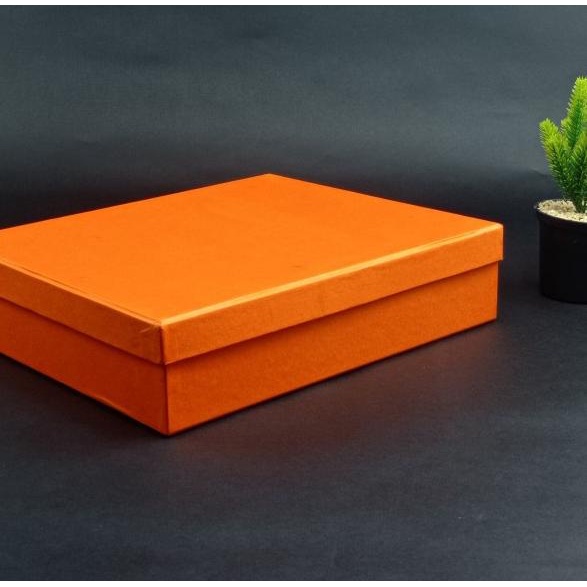 

Hard Box Exclusive uk. 35 cm x 25 cm x 8 cm - Merah