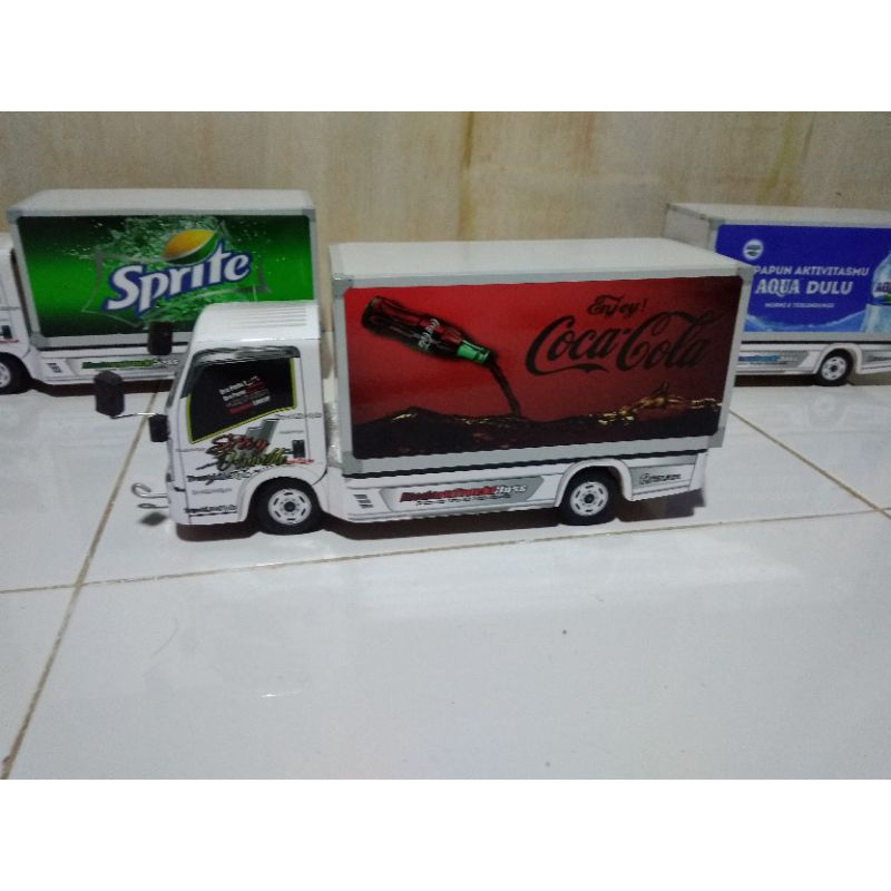miniatur truk box Coca cola
