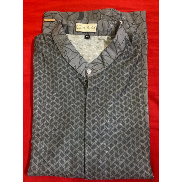 Wearing Klamby Gavin Shirt Marble XXL