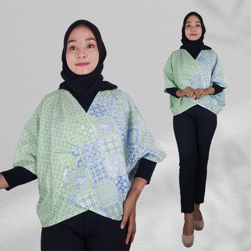 Blus Crop Top / Kelelawar Motif Batik Soft - Naira Batik