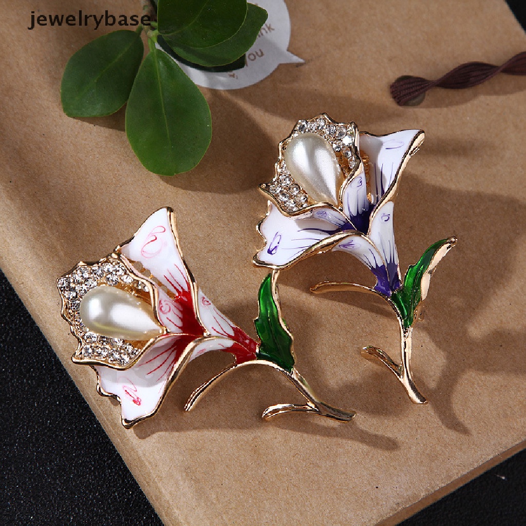 Bros Bentuk Bunga Mawar Aksen Kristal Berlian Imitasi Bahan Alloy Warna Rose Gold Untuk Hadiah Ulang Tahun