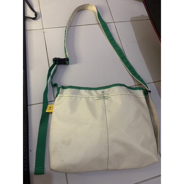 Preloved sling bag Sweet & Switch/tas selempang Sweetch/tas hijau putih