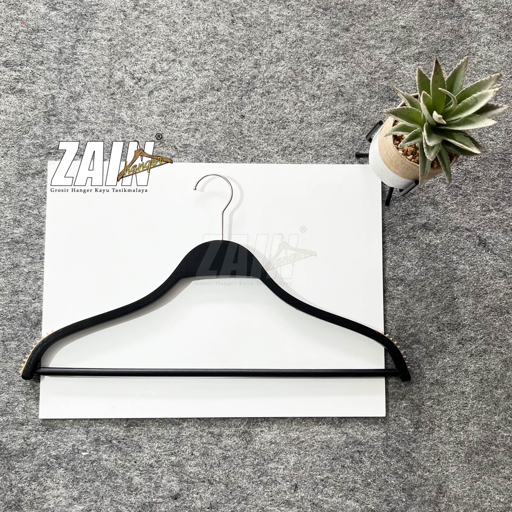 HANGER KAYU ZARA HITAM PALANG