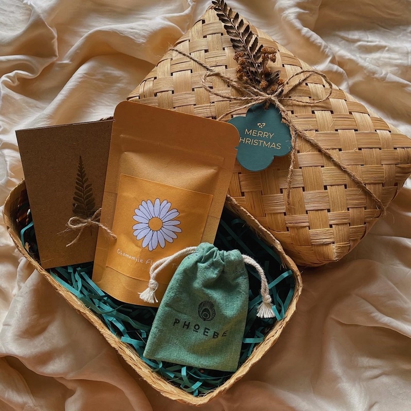 

Phoebe Craft - Customized Hampers (TIDAK BISA BELI HAMPERS SAJA, HARUS DENGAN PRODUK)