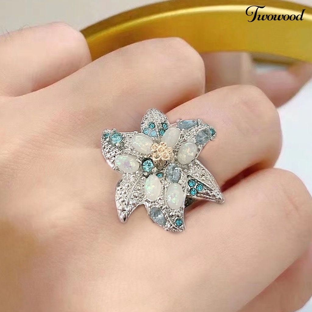 Cincin Bentuk Oval Geometris Dua Warna Gaya Vintage Untuk Wanita