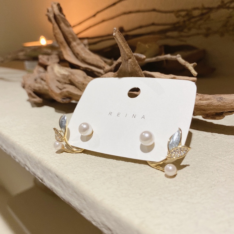 Anting Stud Bentuk Daun Aksen Mutiara Berlian Imitasi Bahan Alloy Gaya Korea Untuk Wanita