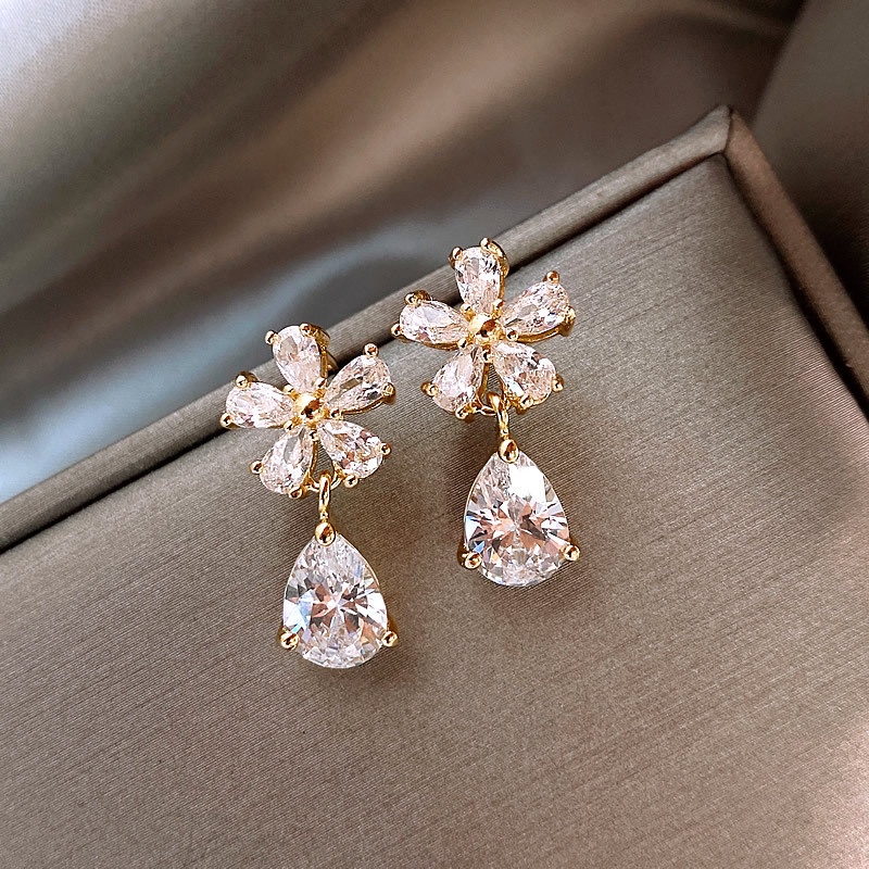 Anting Tusuk Gantung Desain Bunga Hias Zircon + Berlian Gaya Korea Untuk Wanita