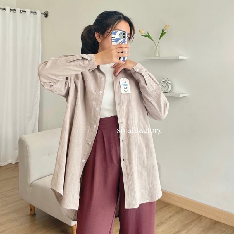 BEFAST - ZEC OOTD Kemeja Crincle VILINA / Anna Shirt CRINCLE / Kemeja Wanita Lengan Panjang Terbaru / Pakaian Casual Wanita / Hem Polos Formal / Fashion Kekinian Ala Korean Style / Kemeja Oversize Trendy Terlaris / Outfit Wanita Remaja ABG / Kemeja Kerja