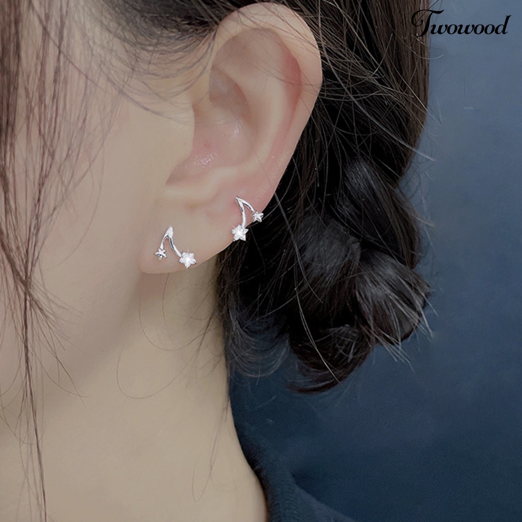 1 Pasang Anting Stud Berlian Imitasi Bentuk Bintang Bahan Tembaga Warna Silver Untuk Kencan