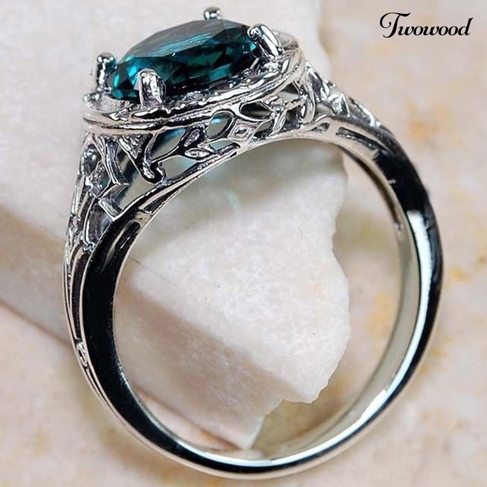 Cincin Wanita Model Hollow Aksen Berlian Imitasi Gaya Retro Vintage Untuk Pesta