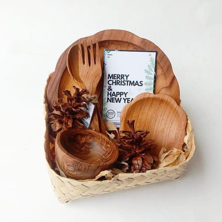 

PRODUK- HAMPERS NATAL CHRISTMAS GIFT KADO HADIAH PERNIKAHAN ULANG TAHUN WISUDA SOUVENIR WEDDING GIFT BOX .