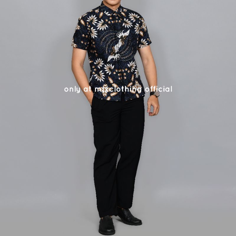 LBS 1584 NAVY HEM KEMEJA BATIK PRIA SLIM FIT LENGAN PENDEK LUIGI BATANI