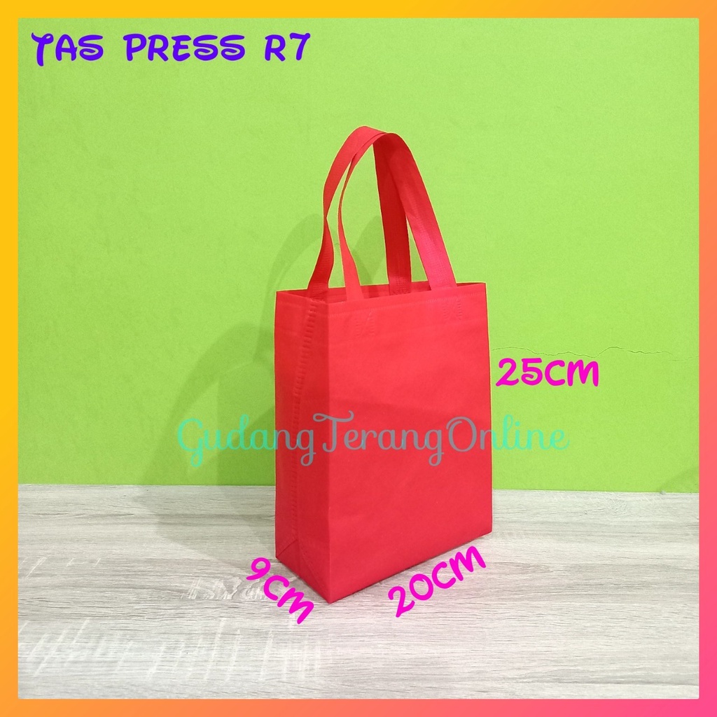 

Isi 20PCS !!! Tas press R7 20x25 kantong spunbond tas Kain / Goodie Bag Polos Tas Souvenir / Kantong Souvenir / tas hajatan