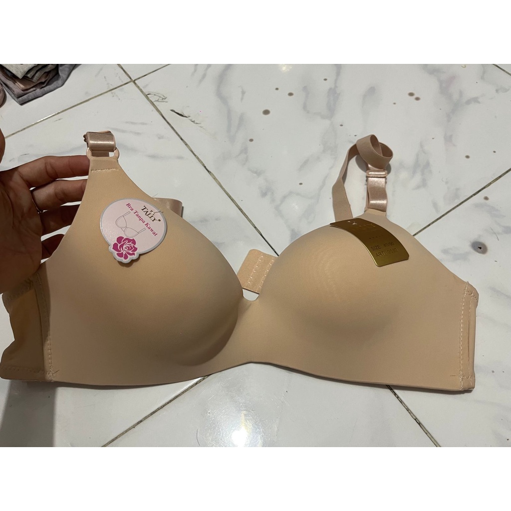 BH BRA TALLY 9580 SEAMLESS CUP C GA JIPLAK DI BAJU BAHAN LICIN LEMBUT -TALLY Bra Tanpa Kawat Bahan Licin Cup C Kait 3 T-Shirt Bra JUMBO BH 9580TALLY BRA BH SEAMLESS 9580 I TANPA KAWAT I BUSA TIPIS I SIZE 36-42 I CUP C