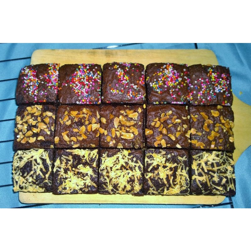 

fudgy brownies 12x20cm isi 15 potong