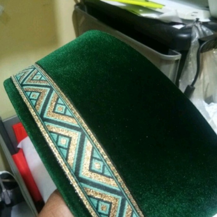 Peci/Songkok/Kopiah bludru hijau renda hijau size jumbo - 13
