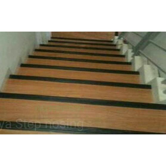 

Step nosing karet / list tangga karet hitam polos murah - anti slip