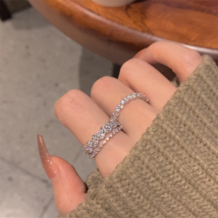 Perhiasan Cincin Jari Lapisan Ganda Bahan Alloy Aksen Berlian Imitasi Gaya Korea Untuk Wanita