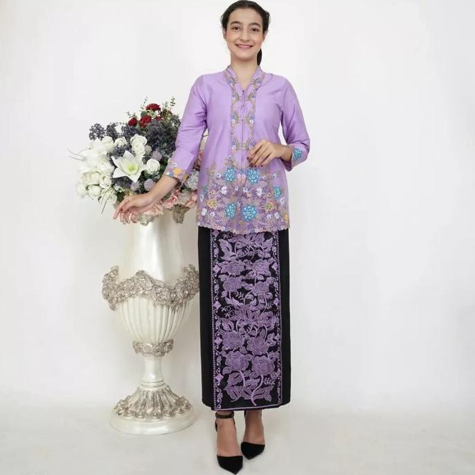 Atasan Kebaya Encim Tafeta Ungu