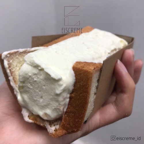 

Original Vanilla Ice Cream Cut