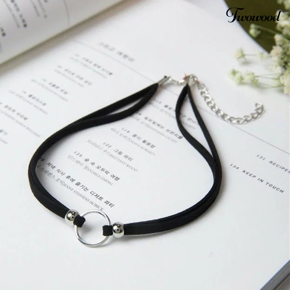 Kalung Choker Bahan Velvet Dengan Liontin Lingkaran Kecil Gaya Gothic Untuk Wanita
