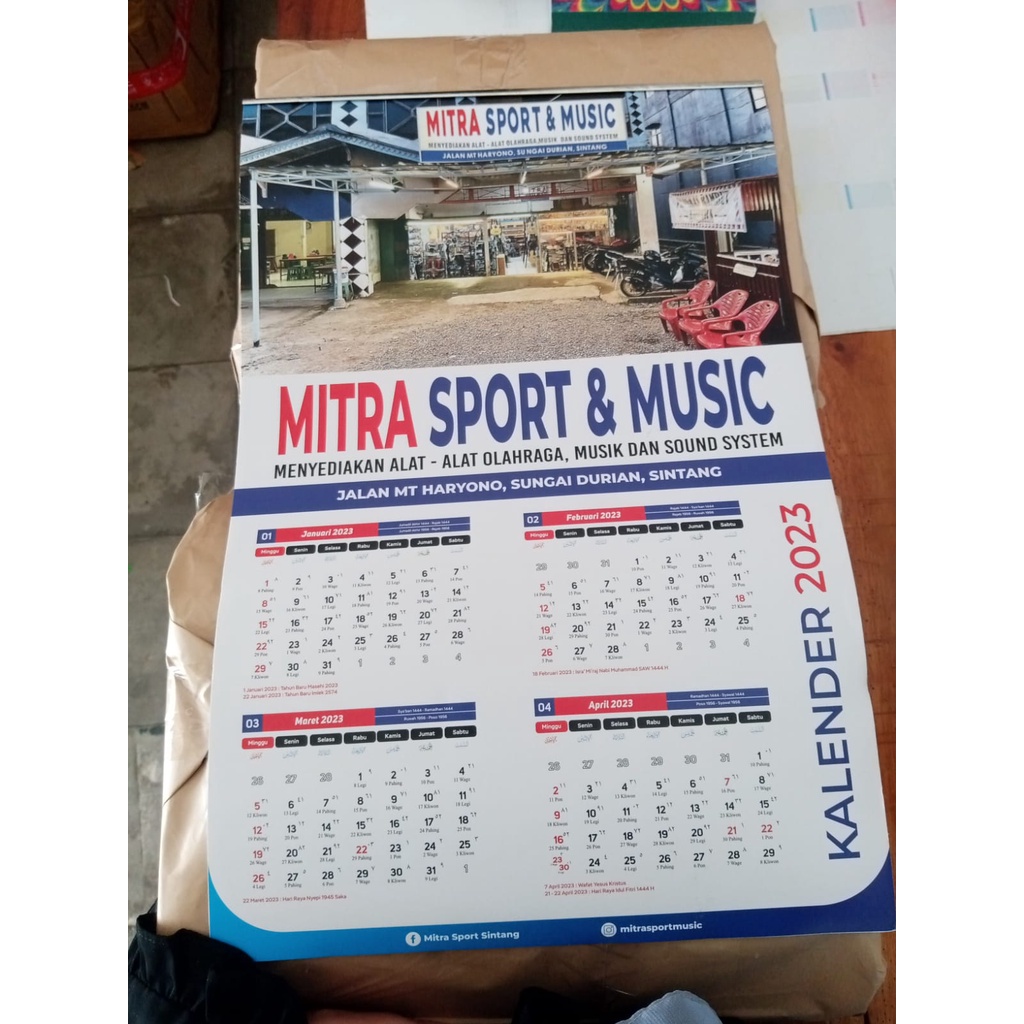 

Kalender 2025 dinding Custom / Cetak Kalender Dinding Custom 2024 Klem Besi 3 Lembar Klem Besi