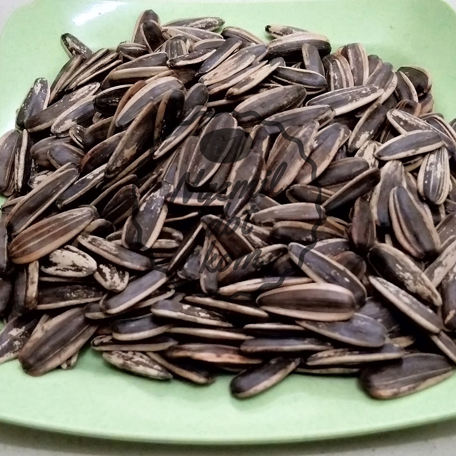 KUACI BUNGA MATAHARI 500gr / KUACI HITAM / KUACI ITEM KILOAN