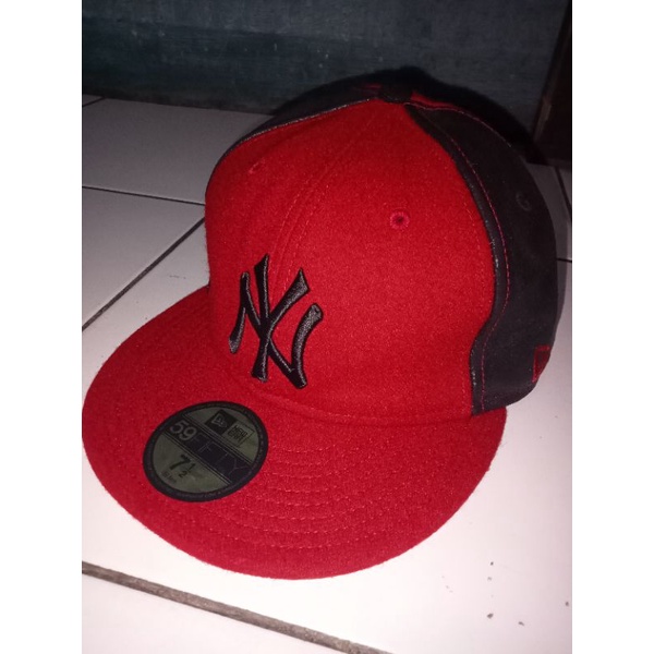 Topi New Era NY merah