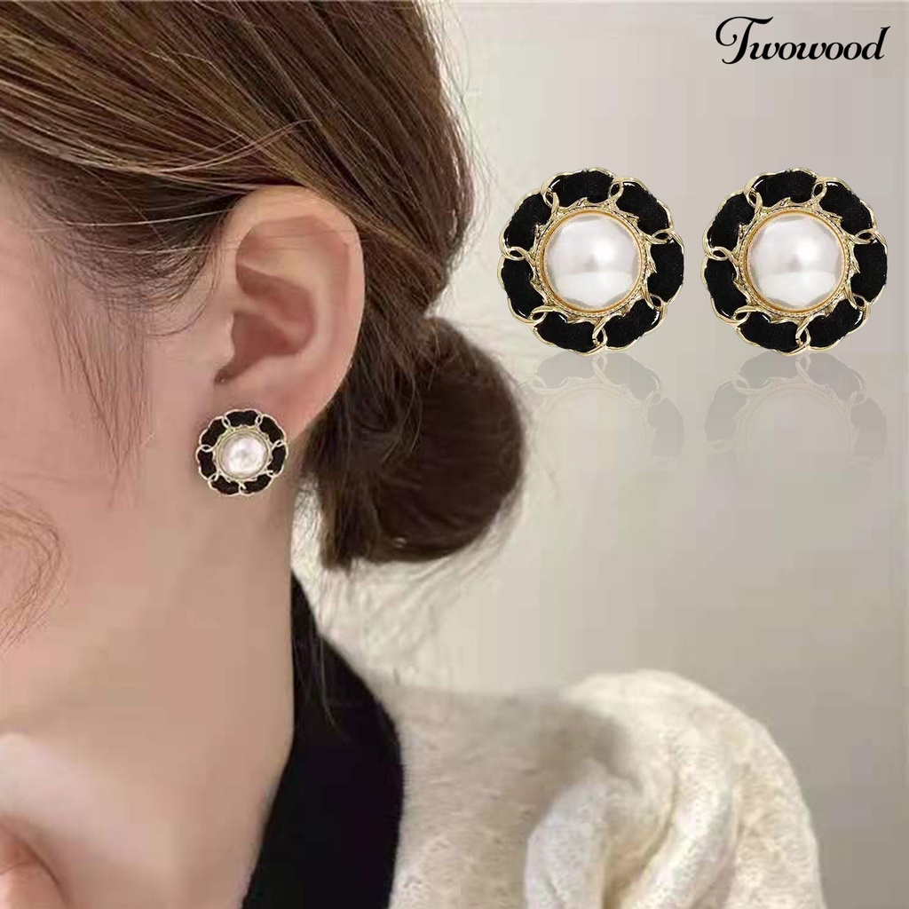 1 Pasang Anting Stud Desain Geometris Aksen Mutiara Tiruan Gaya Minimalis Elegan Untuk Wanita