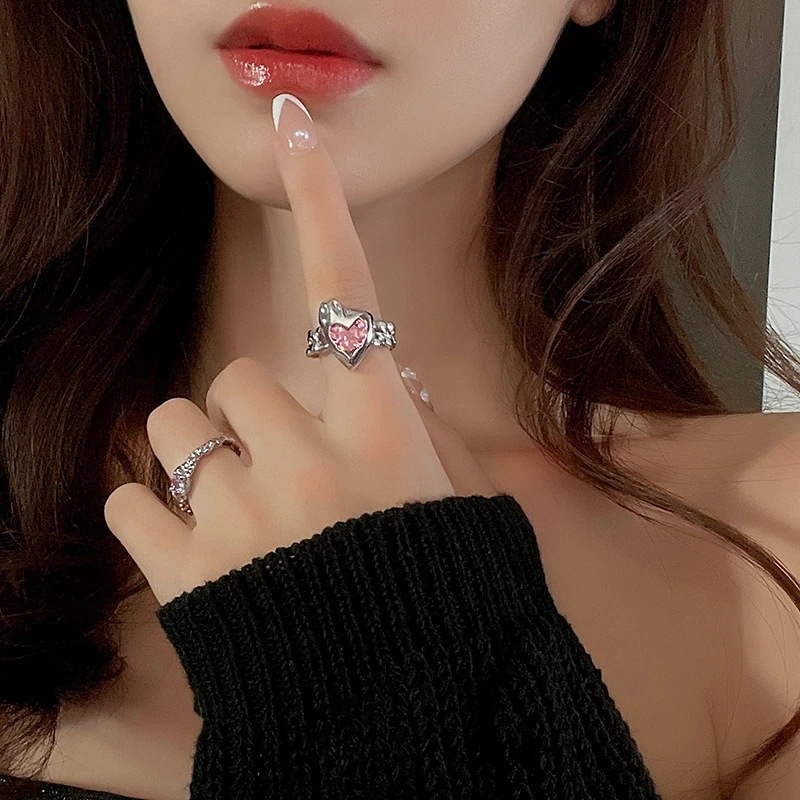 Mhang Cincin Silver Asimetris Gaya Eropa / Amerika Motif Hati Aksen Kristal Pink Untuk Wanita