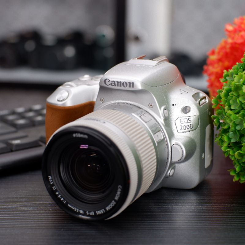 Canon 200D Lensa Kit 18-55mm Kamera DSKR Original Bergaransi
