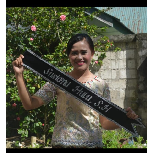 Selempang Wisuda Bordir Silver-Baldu