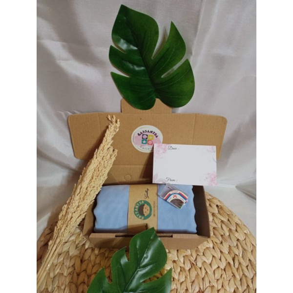 

Hampers gift Box paket A kado wisuda ultah pernikahan