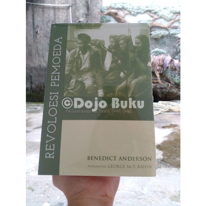 Revoloesi Pemoeda ( Benedict Anderson ) Eksternal