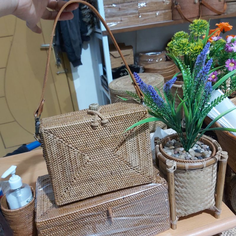 tas rotan kotak