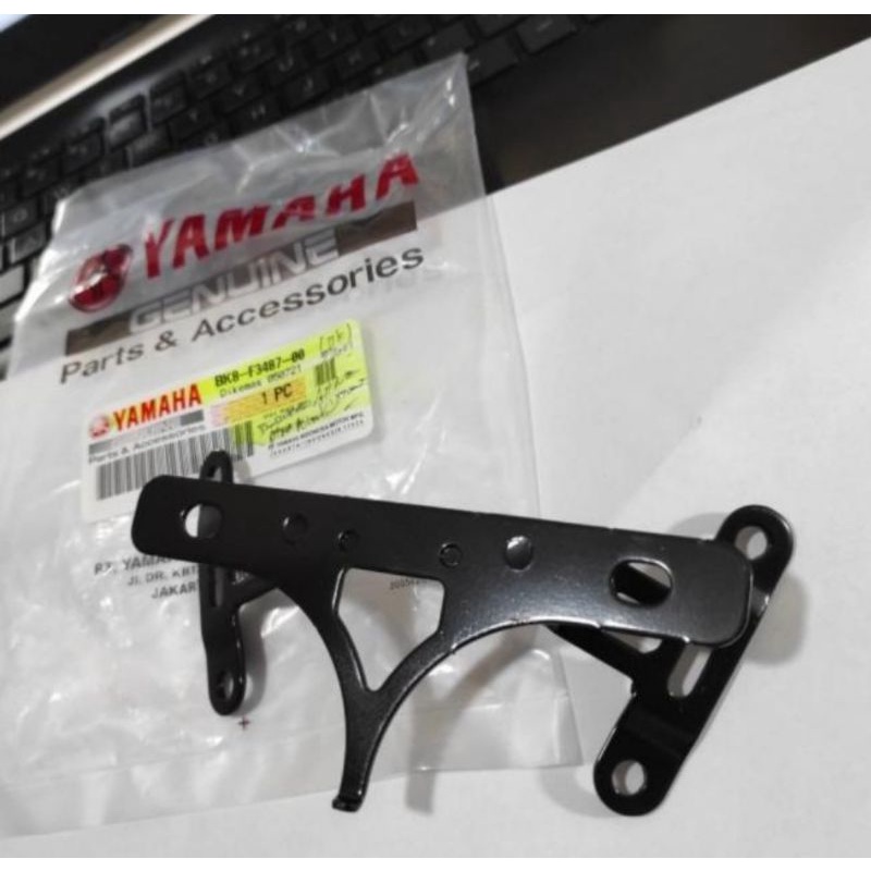 BRACKET DUDUKAN PLAT NOMOR DEPAN VIXION R ORIGINAL
