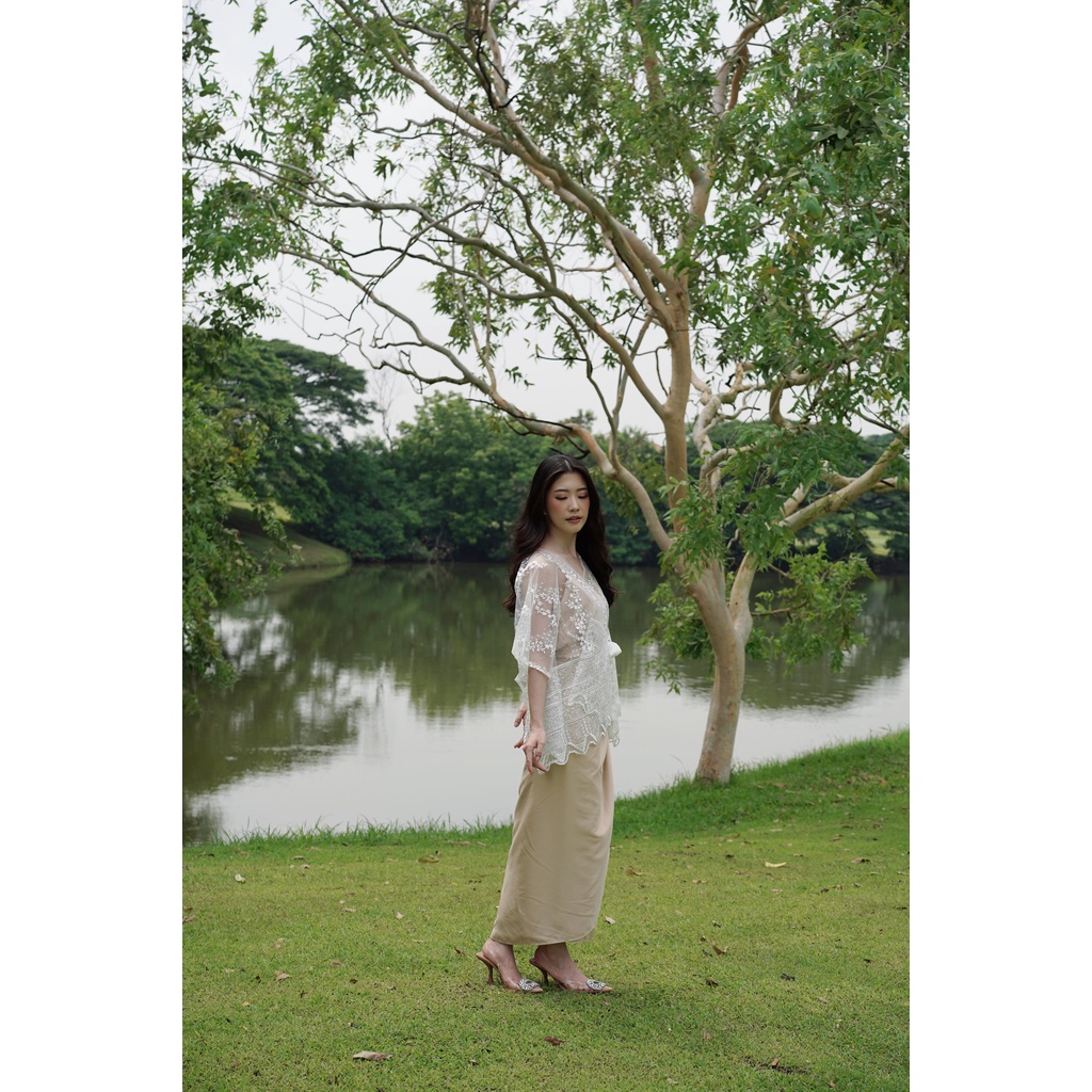 Aura Label - River Kaftan in White