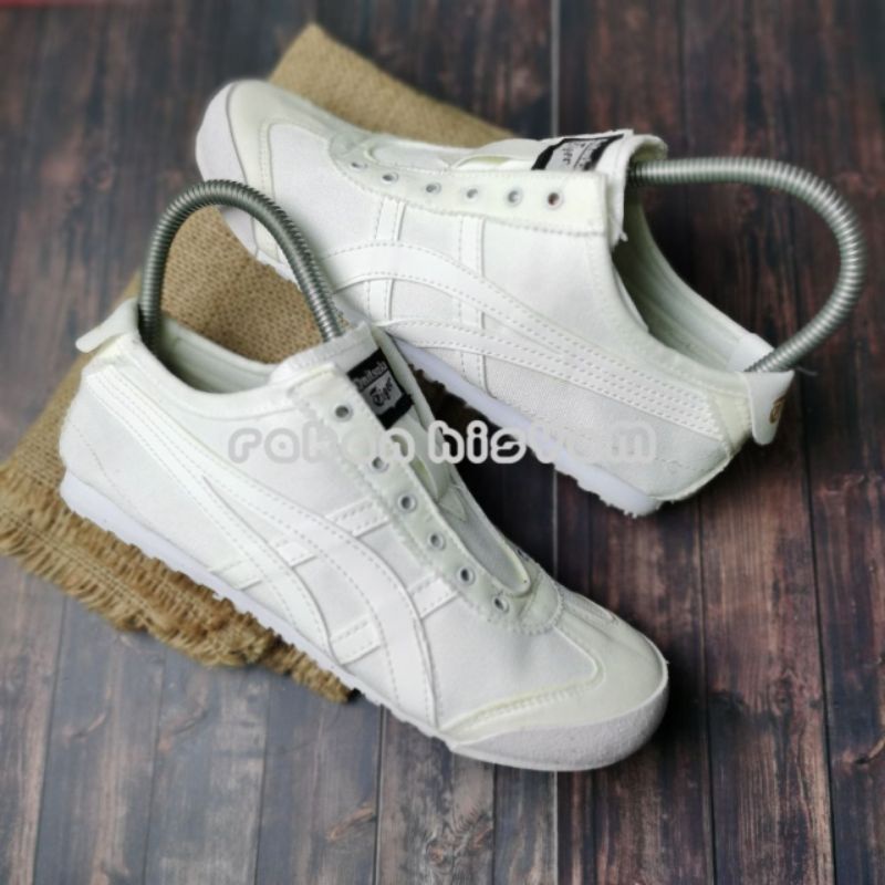 SNEAKERS SLIP ON KANVAS KOREAN STYLE TERLARIS SEPATU FASHION WANITA TERBARU