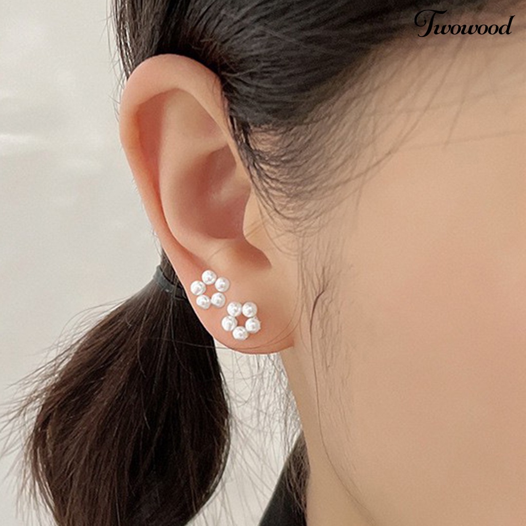 1 Pc Anting Stud Bentuk Bunga Aksen Mutiara Imitasi Bahan Tembaga Tahan Alergi