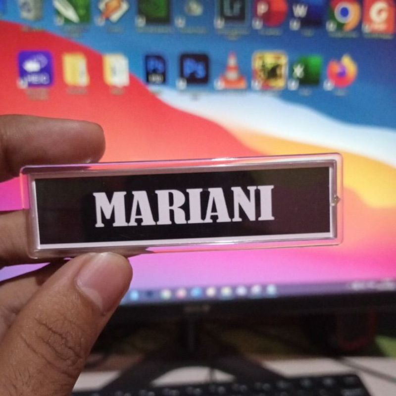 

Font baru, Name tag papan nama peniti