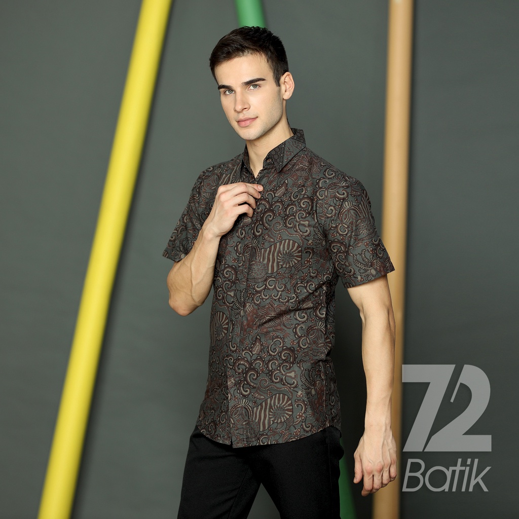 BAJU BATIK PRIA Kemeja Lengan Pendek Slimfit Premium Motif Balian Abu Abu Gray Grey 722267 Cap 72 - Baju Kemeja Atasan Pakaian Setelan Batik Pria Cowok Laki Laki Remaja Keluarga Kantor Lengan Pendek Modern Slimfit Slim Fit Premium Kekinian