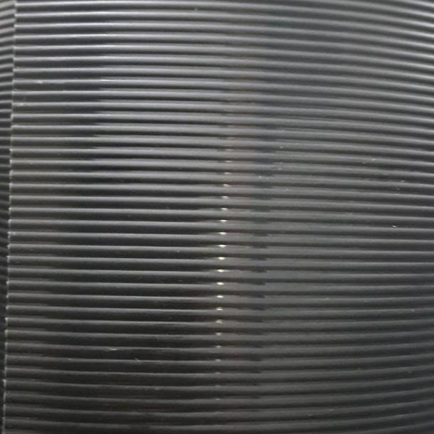 

Fiber pagar tebal 1,2 mm Motif garis garis New Multiplas (per meter) - Hitam