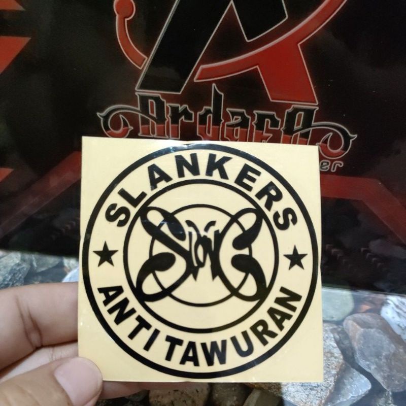 Sticker Slanker sticker cutting