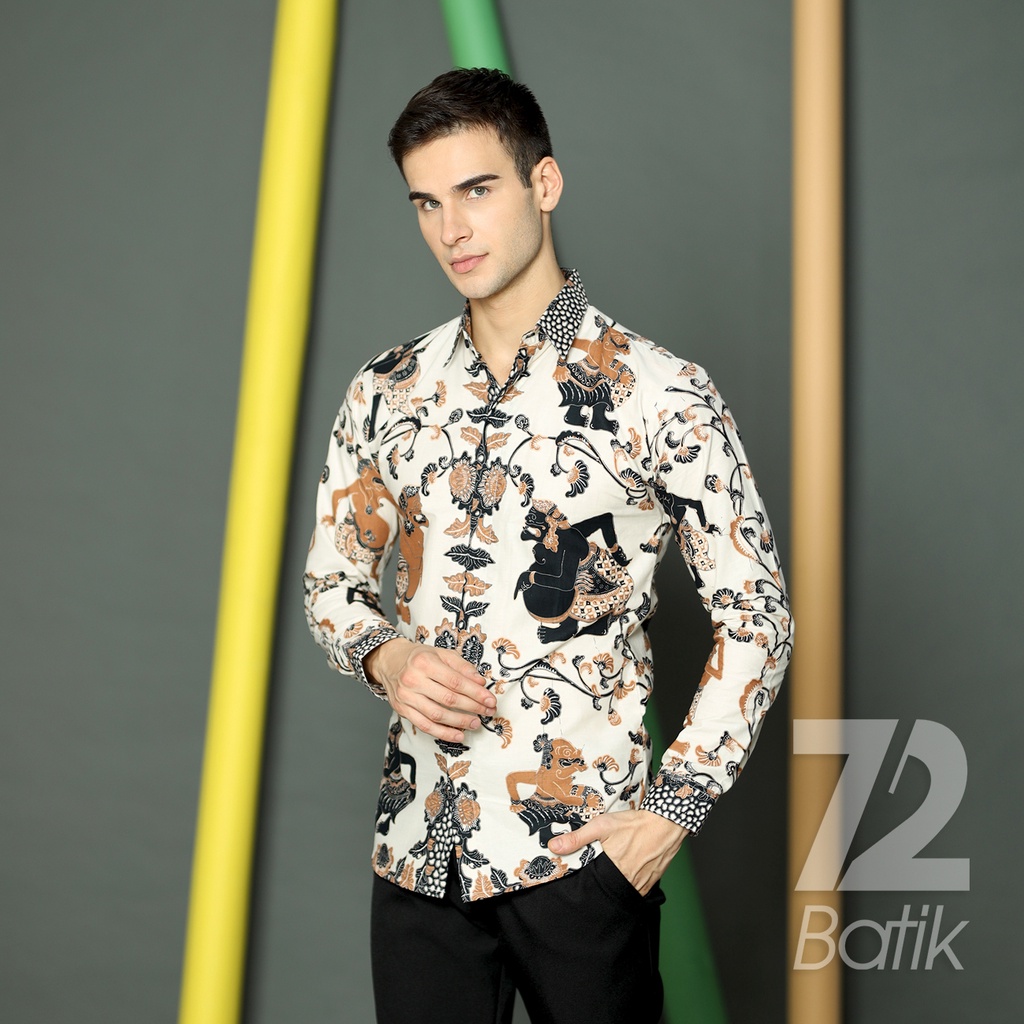 KEMEJA BATIK PRIA Lengan Panjang Slimfit Premium Motif Wayang Warna Putih Tulang 723131 Cap 72 - Baju Kemeja Atasan Pakaian Setelan Batik Pria Cowok Laki Laki Remaja Keluarga Kantor Lengan Panjang Modern Slimfit Slim Fit Premium Kekinian