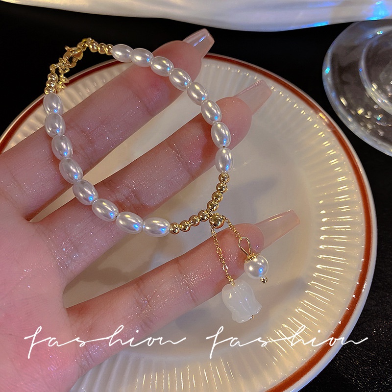 Gelang Manik-Manik Mutiara Dengan Liontin Bunga Lily Untuk Wanita