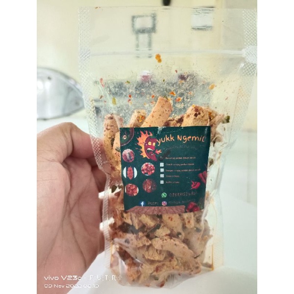 

basreng , tempe crispy , kulit pedas daun jeruk